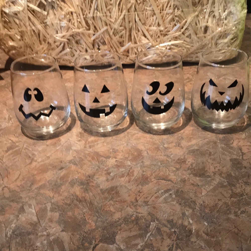 Halloween 🎃 pumpkin inspired glass stemless wine glasses